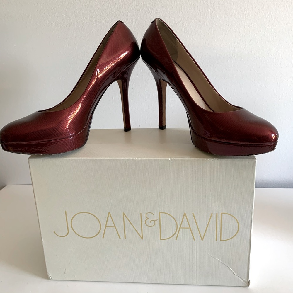 Joan & David Flipp Platform pump in red